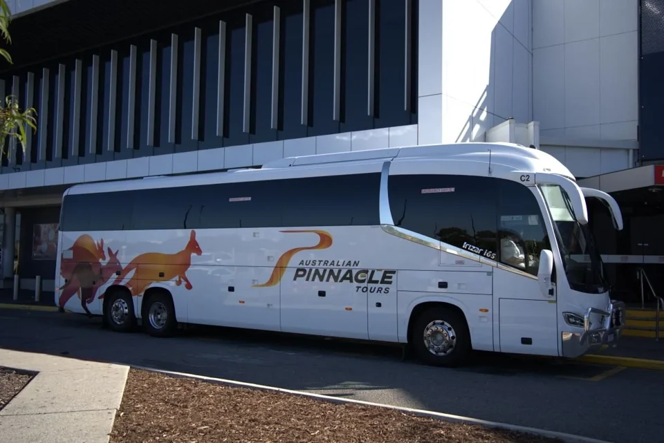 Australian Pinnacle Toursのツアーバス